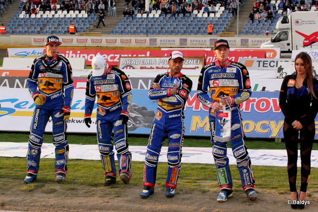 Byki lepsze od Jaskółek (zdjęcia)