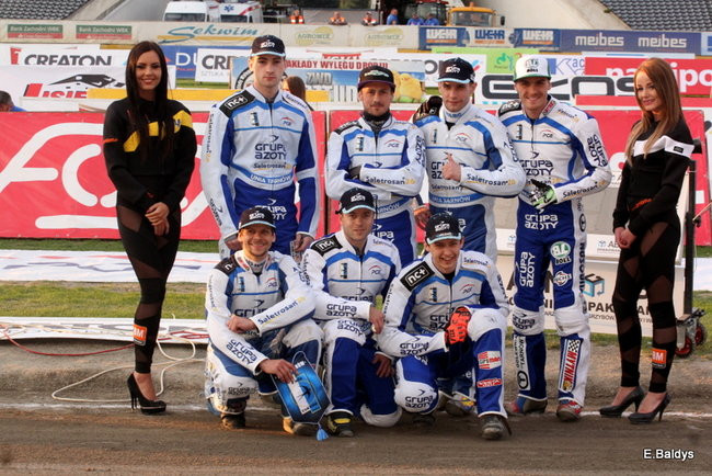 Byki lepsze od Jaskółek (zdjęcia)