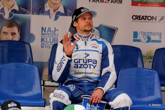 Byki lepsze od Jaskółek (zdjęcia)