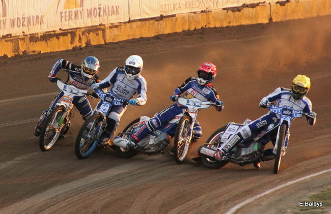 Byki lepsze od Jaskółek (zdjęcia)