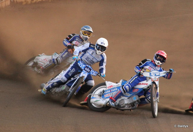 Byki lepsze od Jaskółek (zdjęcia)