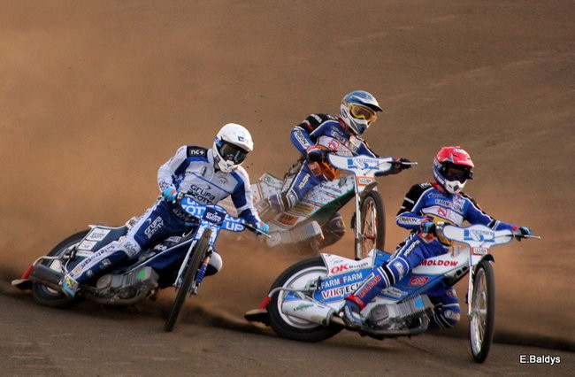 Byki lepsze od Jaskółek (zdjęcia)