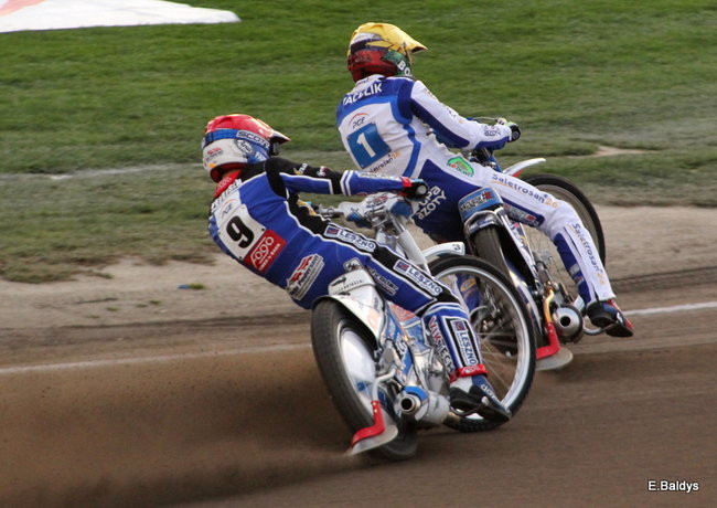 Byki lepsze od Jaskółek (zdjęcia)