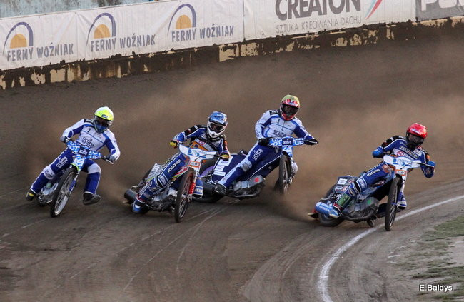 Byki lepsze od Jaskółek (zdjęcia)