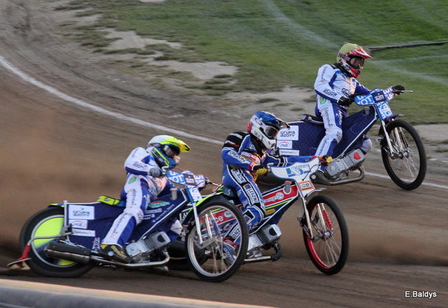 Byki lepsze od Jaskółek (zdjęcia)