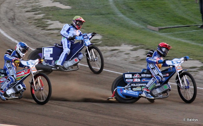 Byki lepsze od Jaskółek (zdjęcia)