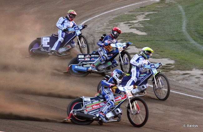 Byki lepsze od Jaskółek (zdjęcia)