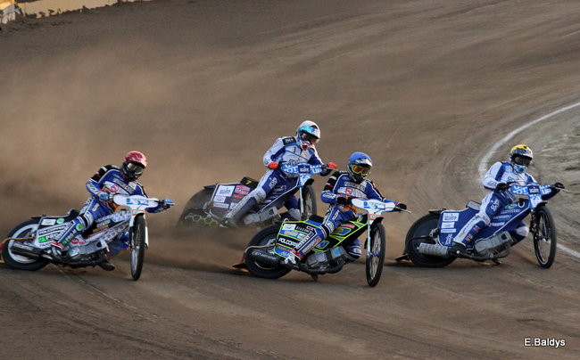 Byki lepsze od Jaskółek (zdjęcia)