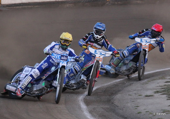 Byki lepsze od Jaskółek (zdjęcia)