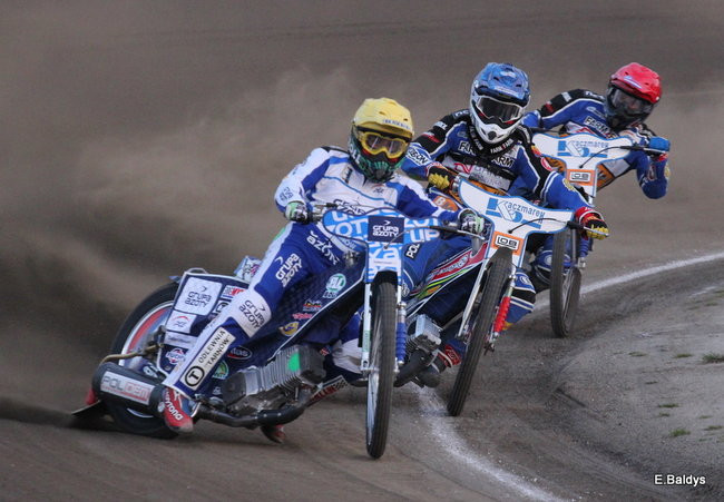 Byki lepsze od Jaskółek (zdjęcia)