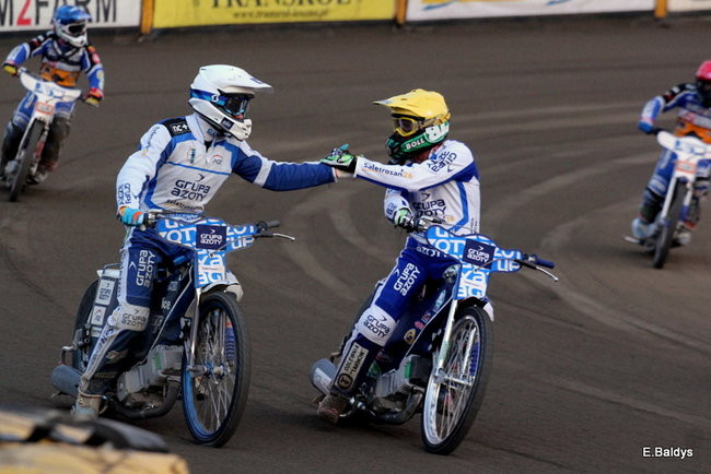 Byki lepsze od Jaskółek (zdjęcia)