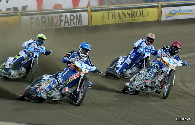 Byki lepsze od Jaskółek (zdjęcia)