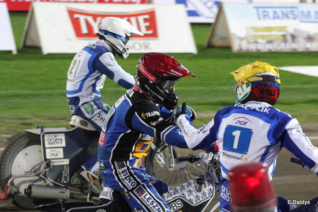 Byki lepsze od Jaskółek (zdjęcia)