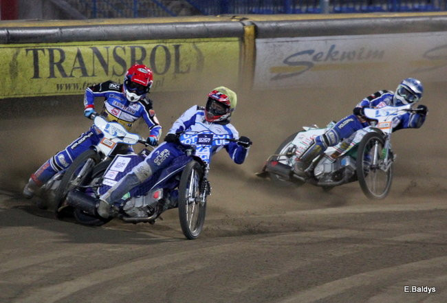 Byki lepsze od Jaskółek (zdjęcia)