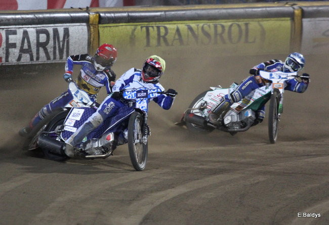 Byki lepsze od Jaskółek (zdjęcia)