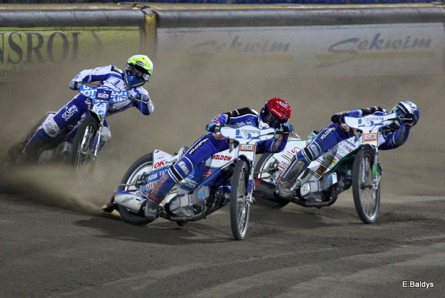 Byki lepsze od Jaskółek (zdjęcia)