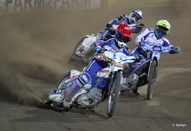 Byki lepsze od Jaskółek (zdjęcia)