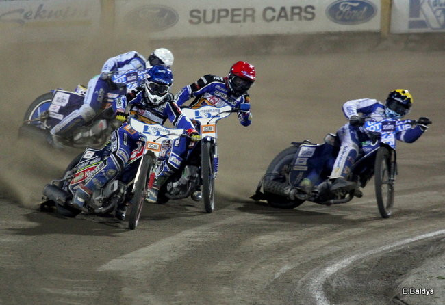 Byki lepsze od Jaskółek (zdjęcia)