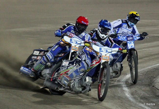 Byki lepsze od Jaskółek (zdjęcia)