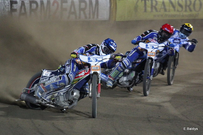 Byki lepsze od Jaskółek (zdjęcia)