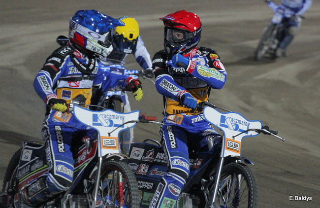 Byki lepsze od Jaskółek (zdjęcia)