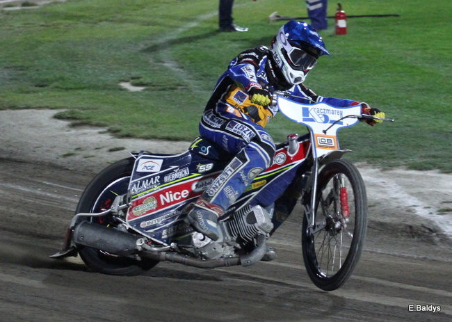 Byki lepsze od Jaskółek (zdjęcia)