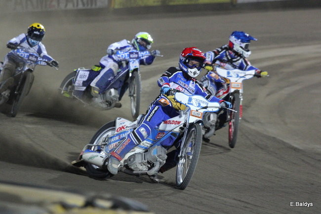 Byki lepsze od Jaskółek (zdjęcia)