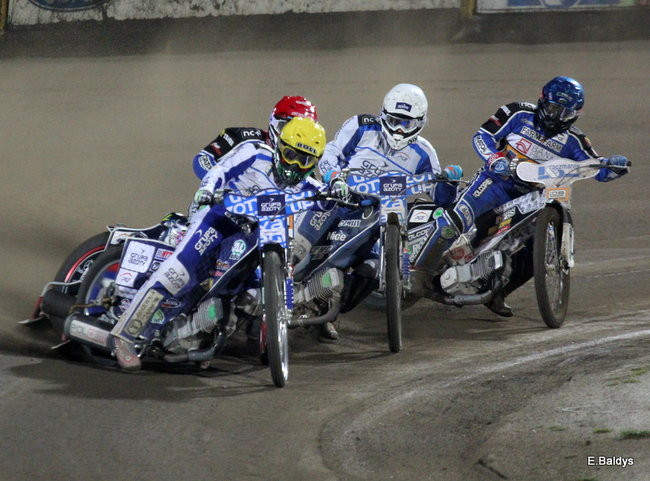 Byki lepsze od Jaskółek (zdjęcia)