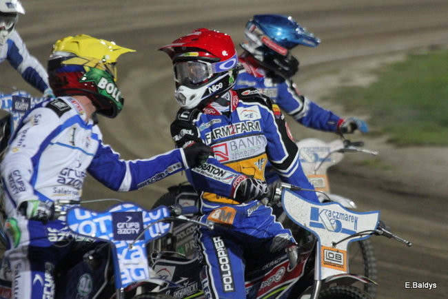 Byki lepsze od Jaskółek (zdjęcia)