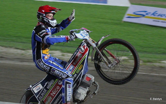 Byki lepsze od Jaskółek (zdjęcia)