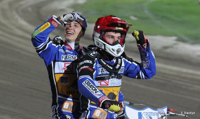 Byki lepsze od Jaskółek (zdjęcia)