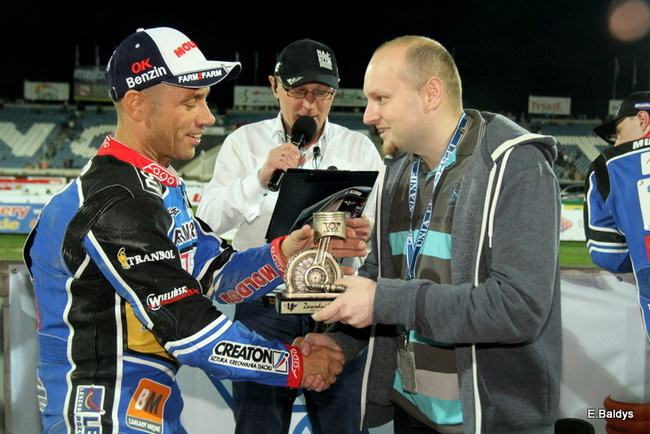 Byki lepsze od Jaskółek (zdjęcia)