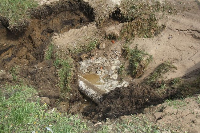 Woda zalała trzy garaże (zdjęcia)