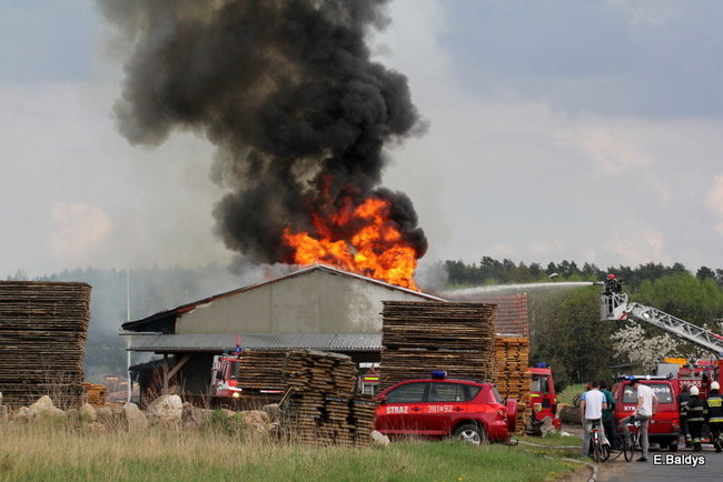 Pożar stolarni we Włoszakowicach (zdjęcia)