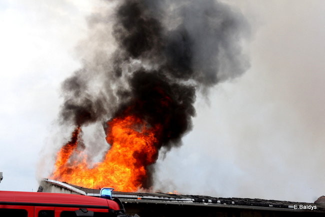 Pożar stolarni we Włoszakowicach (zdjęcia)
