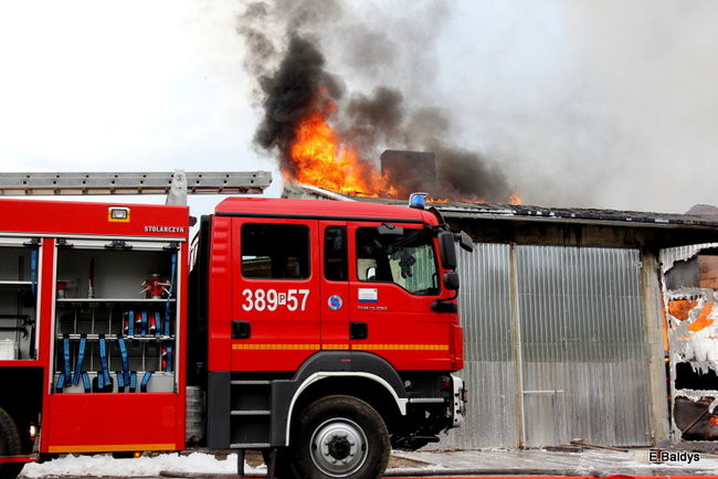 Pożar stolarni we Włoszakowicach (zdjęcia)