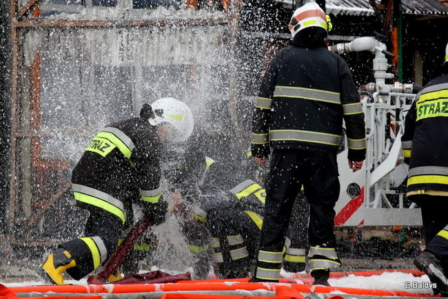 Pożar stolarni we Włoszakowicach (zdjęcia)