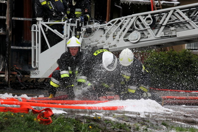 Pożar stolarni we Włoszakowicach (zdjęcia)