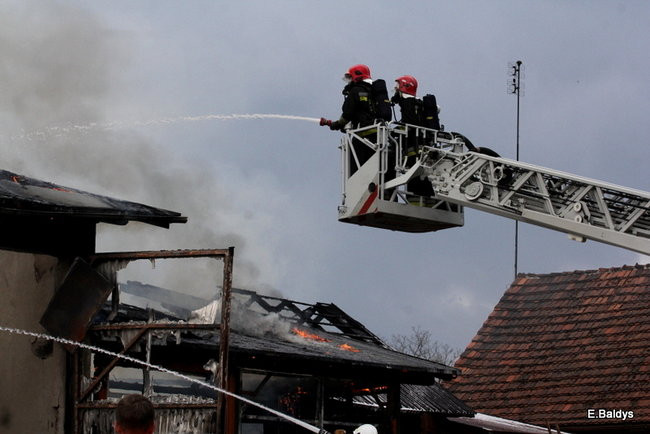 Pożar stolarni we Włoszakowicach (zdjęcia)