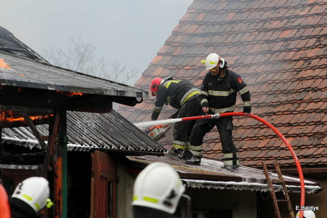 Pożar stolarni we Włoszakowicach (zdjęcia)