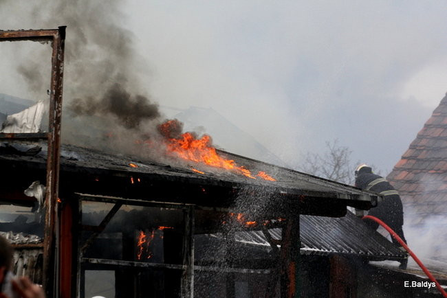 Pożar stolarni we Włoszakowicach (zdjęcia)