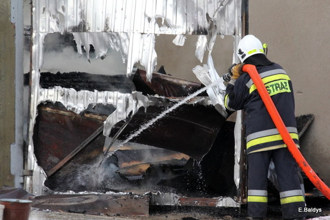 Pożar stolarni we Włoszakowicach (zdjęcia)