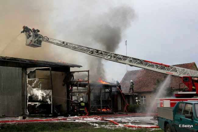 Pożar stolarni we Włoszakowicach (zdjęcia)