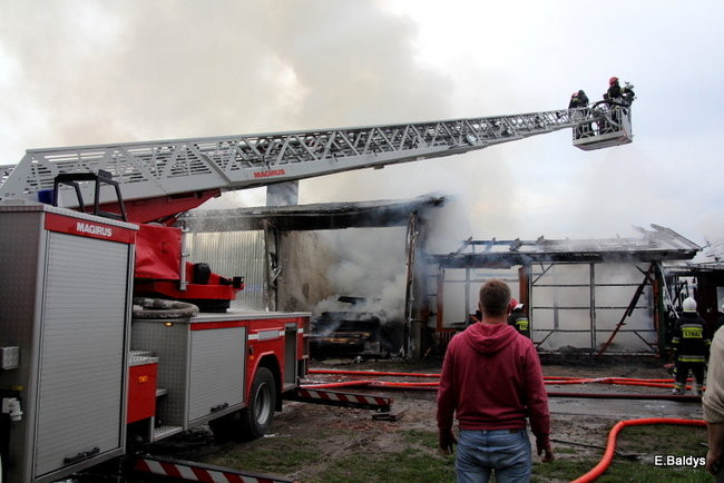 Pożar stolarni we Włoszakowicach (zdjęcia)