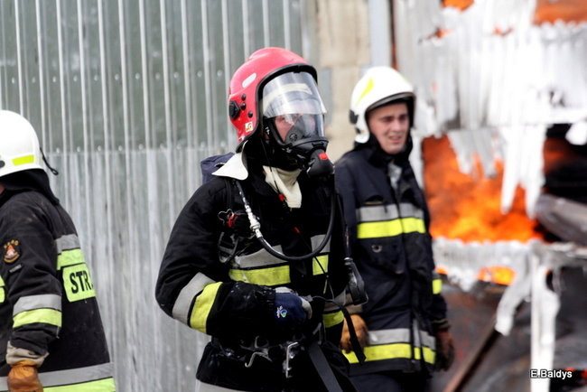 Pożar stolarni we Włoszakowicach (zdjęcia)