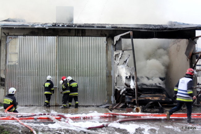 Pożar stolarni we Włoszakowicach (zdjęcia)