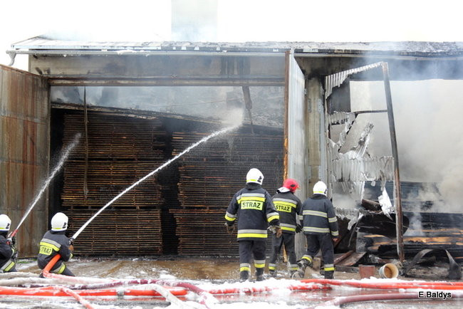 Pożar stolarni we Włoszakowicach (zdjęcia)