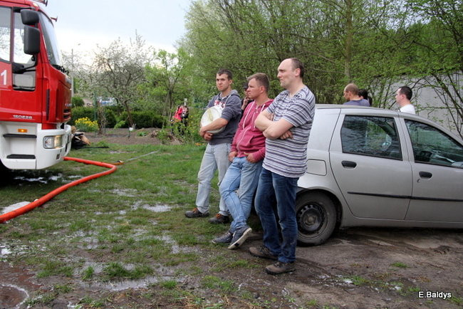 Pożar stolarni we Włoszakowicach (zdjęcia)