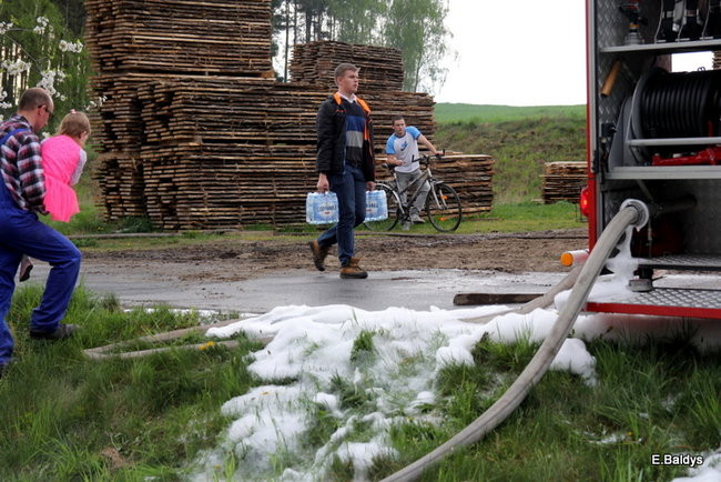 Pożar stolarni we Włoszakowicach (zdjęcia)
