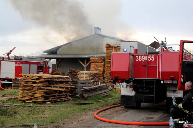 Pożar stolarni we Włoszakowicach (zdjęcia)